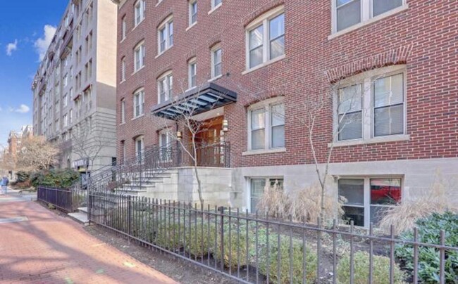 1121 24th St NW, Unit 105 in Washington, DC - Building Photo - Building Photo
