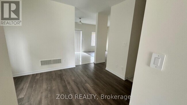 16 Stokes Rd in Brant, ON - Building Photo - Building Photo