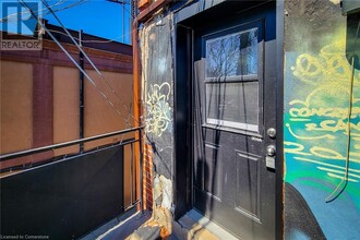304 Barton St E in Hamilton, ON - Building Photo - Building Photo