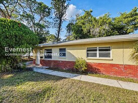 5701 Manchester St N in St. Petersburg, FL - Building Photo