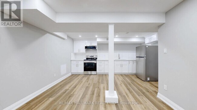 6384 Plowmans Heath in Mississauga, ON - Building Photo - Building Photo