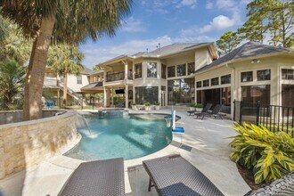 600 Royal Oaks Dr in Friendswood, TX - Building Photo - Building Photo
