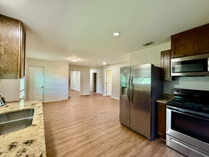 3906 US-69 in Lufkin, TX - Building Photo - Building Photo