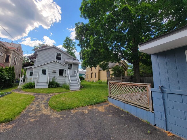 54 State St, Unit 1 in Saratoga Springs, NY - Building Photo - Building Photo