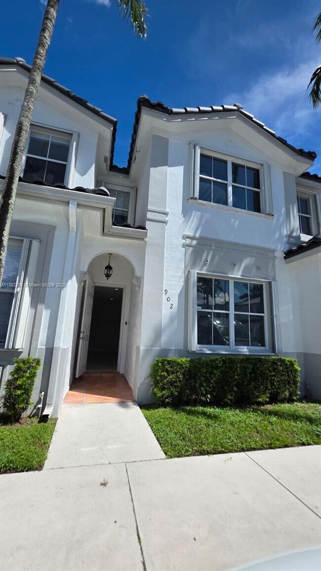 5570 NW 107th Ave in Doral, FL - Building Photo - Building Photo