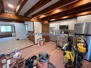 124 Johnson St-Unit -1R in Lynn, MA - Building Photo - Building Photo