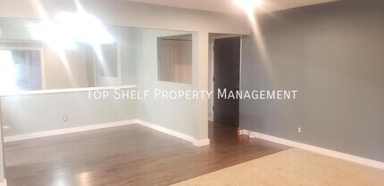 9513 University Ave in Clive, IA - Building Photo - Building Photo