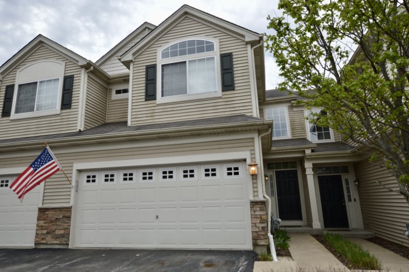609 S Jade Ln in Round Lake, IL - Foto de edificio