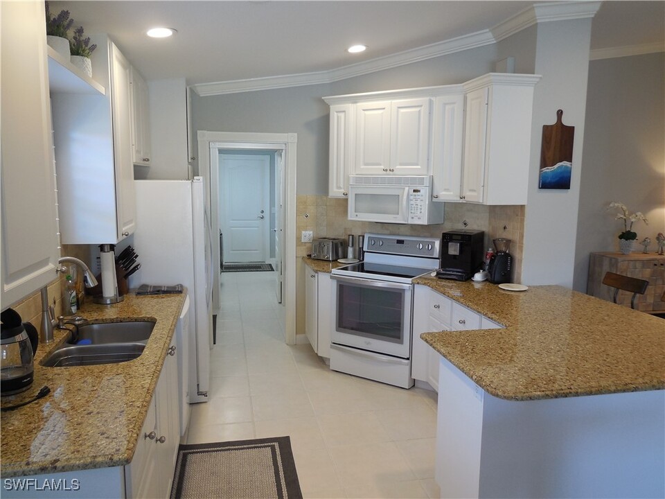4603 Ossabaw Way in Naples, FL - Building Photo