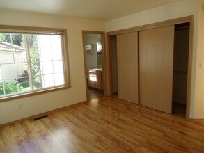 8318 N Village Dr in Hayden, ID - Building Photo - Building Photo