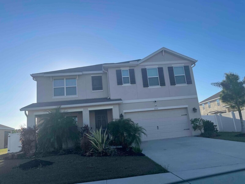 5573 Geiger Estates Dr in Zephyrhills, FL - Building Photo