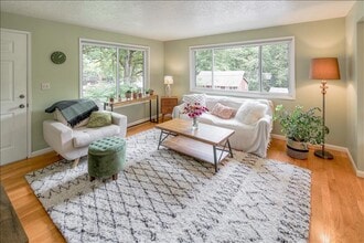 9506 SW 50th Ave in Portland, OR - Foto de edificio - Building Photo
