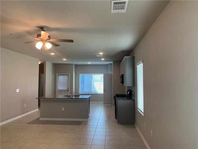 214 Bent Creek Dr in Hutto, TX - Building Photo - Building Photo