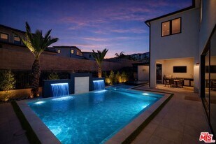 20056 Mersey Ln in Los Angeles, CA - Building Photo