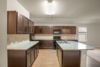 221 Alpha in Kyle, TX - Building Photo - Building Photo