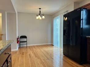 33 Ronald Dr in Franklin Township, NJ - Building Photo - Building Photo