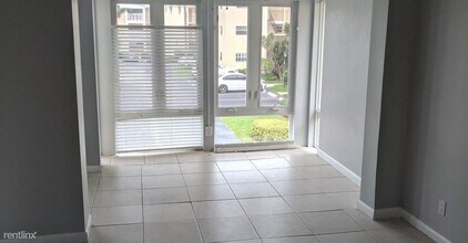 19 Colonial Club Dr in Boynton Beach, FL - Building Photo - Building Photo