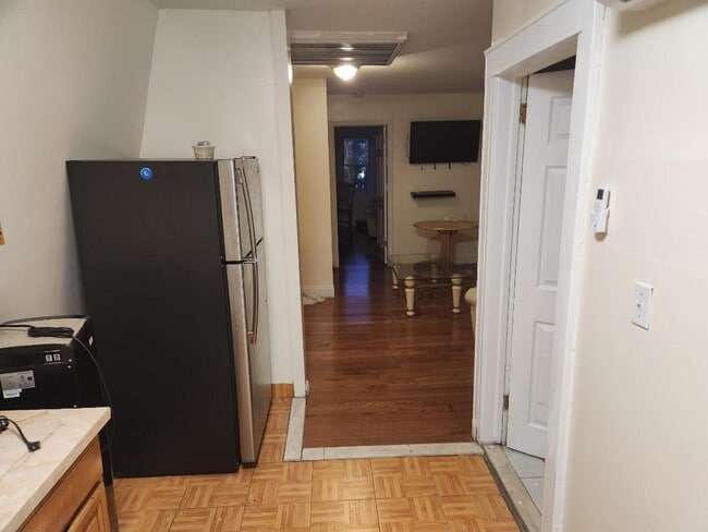 8430 124th St, Unit 3 in Kew Gardens, NY - Building Photo - Building Photo