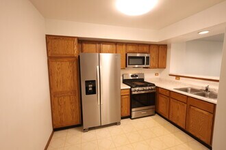 1840 Grove Ave in Schaumburg, IL - Foto de edificio - Building Photo