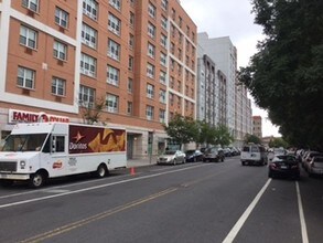 St. Ann's - A B & H in Bronx, NY - Foto de edificio - Building Photo