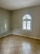 2460 Calvert City Dr in Henderson, NV - Building Photo - Building Photo
