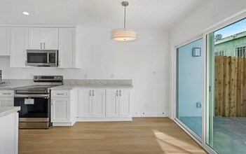 2915 Hauser Blvd in Los Angeles, CA - Building Photo - Building Photo