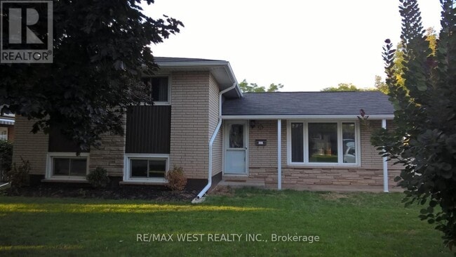property at 6 Forest Rd