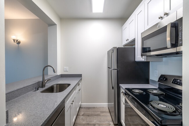 Lake Park Terrace Apartments in Oakland, CA - Foto de edificio - Interior Photo