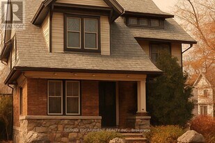 2 Undermount Ave in Hamilton, ON - Building Photo