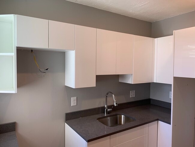 8 Beethoven St in Boston, MA - Building Photo - Building Photo