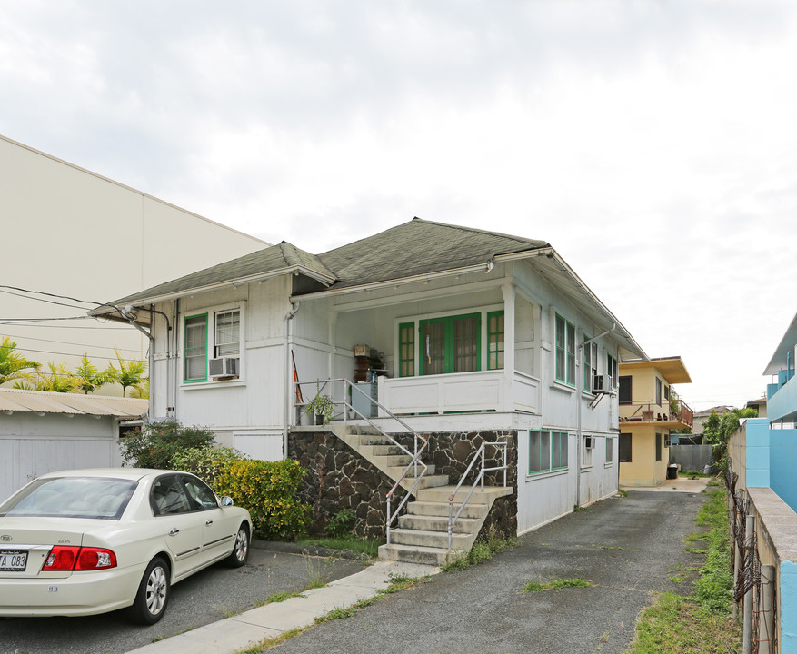 819 Ekela Ave in Honolulu, HI - Building Photo