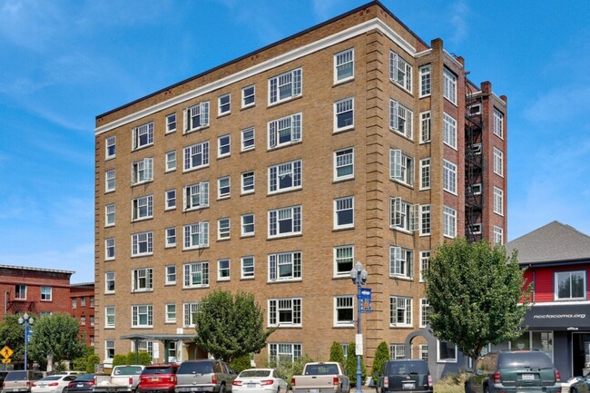 Town House Apartments (Vistaproperties.us) in Tacoma, WA - Building Photo - Building Photo