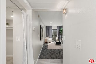 950 Kings Rd in West Hollywood, CA - Building Photo - Building Photo