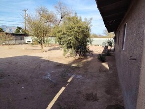 218 W Navajo Rd in Tucson, AZ - Foto de edificio - Building Photo
