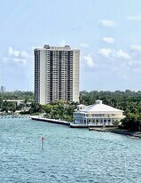 5600 N Flagler Dr in West Palm Beach, FL - Building Photo