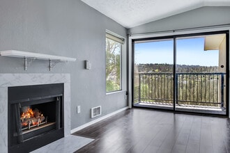 162 S Coeur Dalene St, Unit B 301 in Spokane, WA - Building Photo - Building Photo