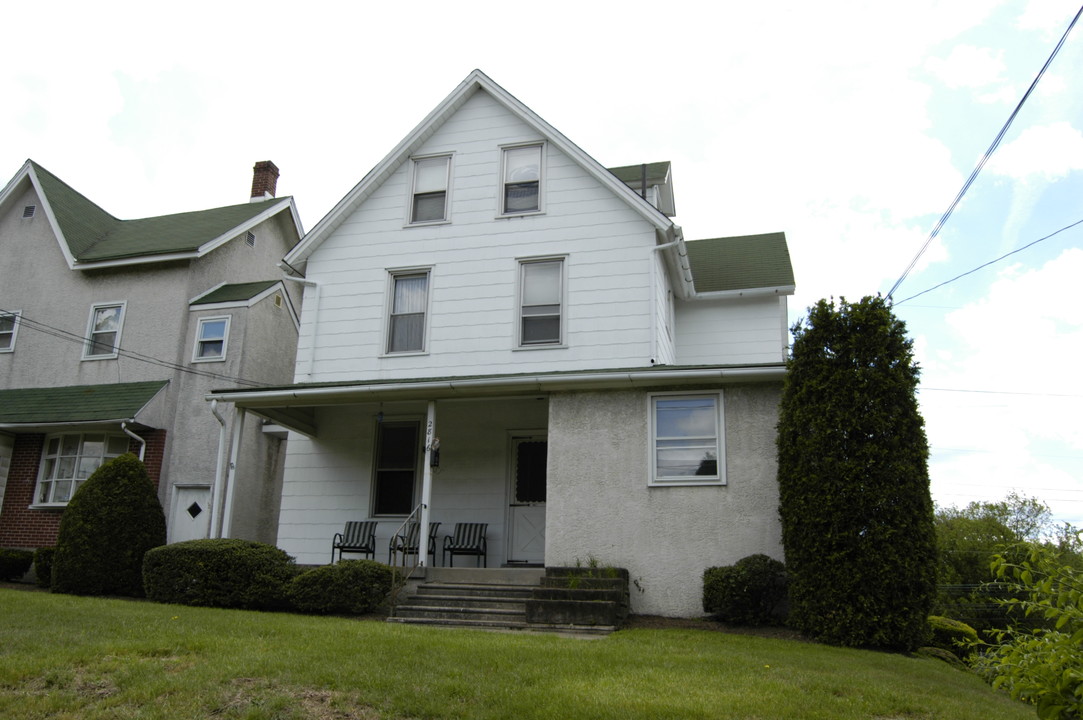 2816 Mount Carmel Ave in Glenside, PA - Building Photo