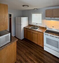 1027 Monmouth St in New Bedford, MA - Building Photo - Building Photo