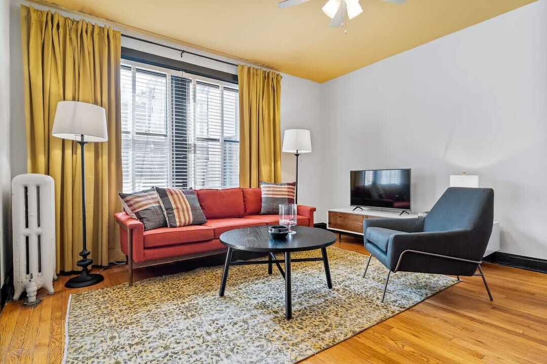 3545 N Janssen Ave in Chicago, IL - Building Photo