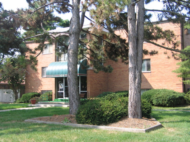 Yearling Plaza in Columbus, OH - Foto de edificio - Building Photo