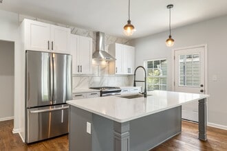 1260 Hartford Ave SW in Atlanta, GA - Foto de edificio - Building Photo