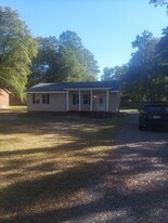 909 Locust St in Hartsville, SC - Building Photo