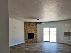 21053 Huasna Rd in Apple Valley, CA - Building Photo - Building Photo