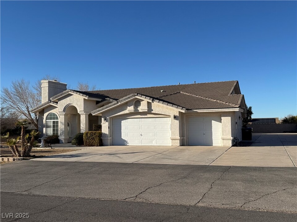 1510 Rocking Horse Dr in Henderson, NV - Building Photo