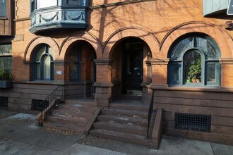 272 S 23rd St in Philadelphia, PA - Foto de edificio - Building Photo
