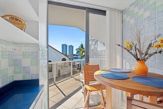 3610 Yacht Club Dr, Unit 208 in Aventura, FL - Building Photo - Building Photo