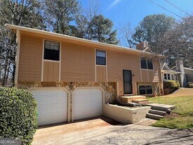 2052 Mallard Way in Lithonia, GA - Building Photo