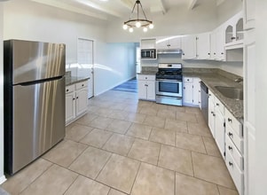 5819 Roanoke St in San Diego, CA - Building Photo - Building Photo