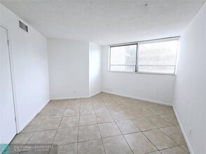 1820 N Congress Ave in West Palm Beach, FL - Building Photo - Building Photo