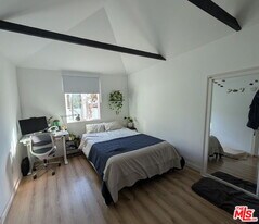 2330 Ashland Ave in Santa Monica, CA - Building Photo